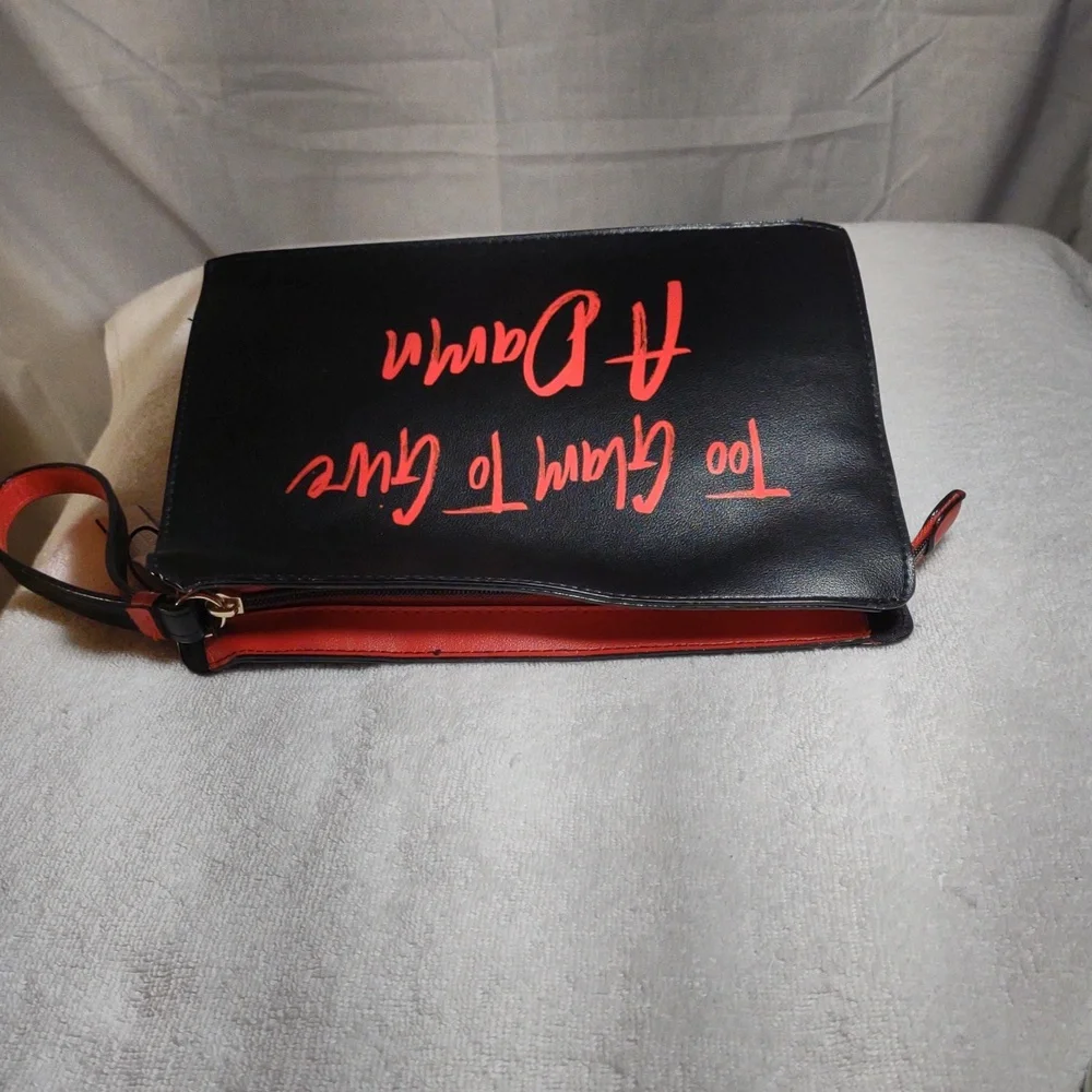 NWT Victoria's Secret Travel / Make-up Bag - Black & Red w/Wrist Strap - Picture 6 of 12